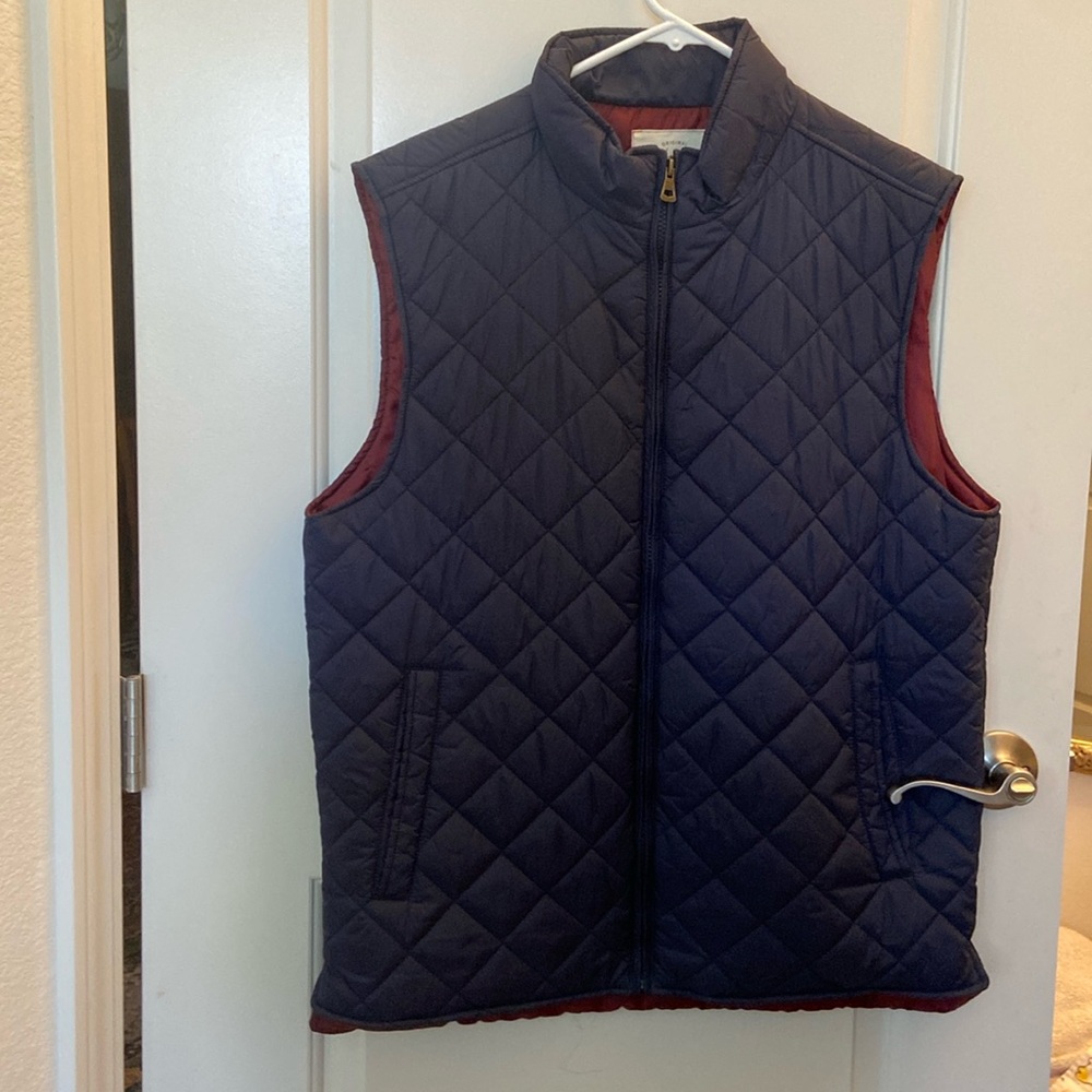 New mens padded vest by Weatherproof. Dark blue/maroon.